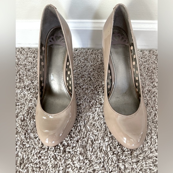 Beautiful High Heels - Picture 2 of 3